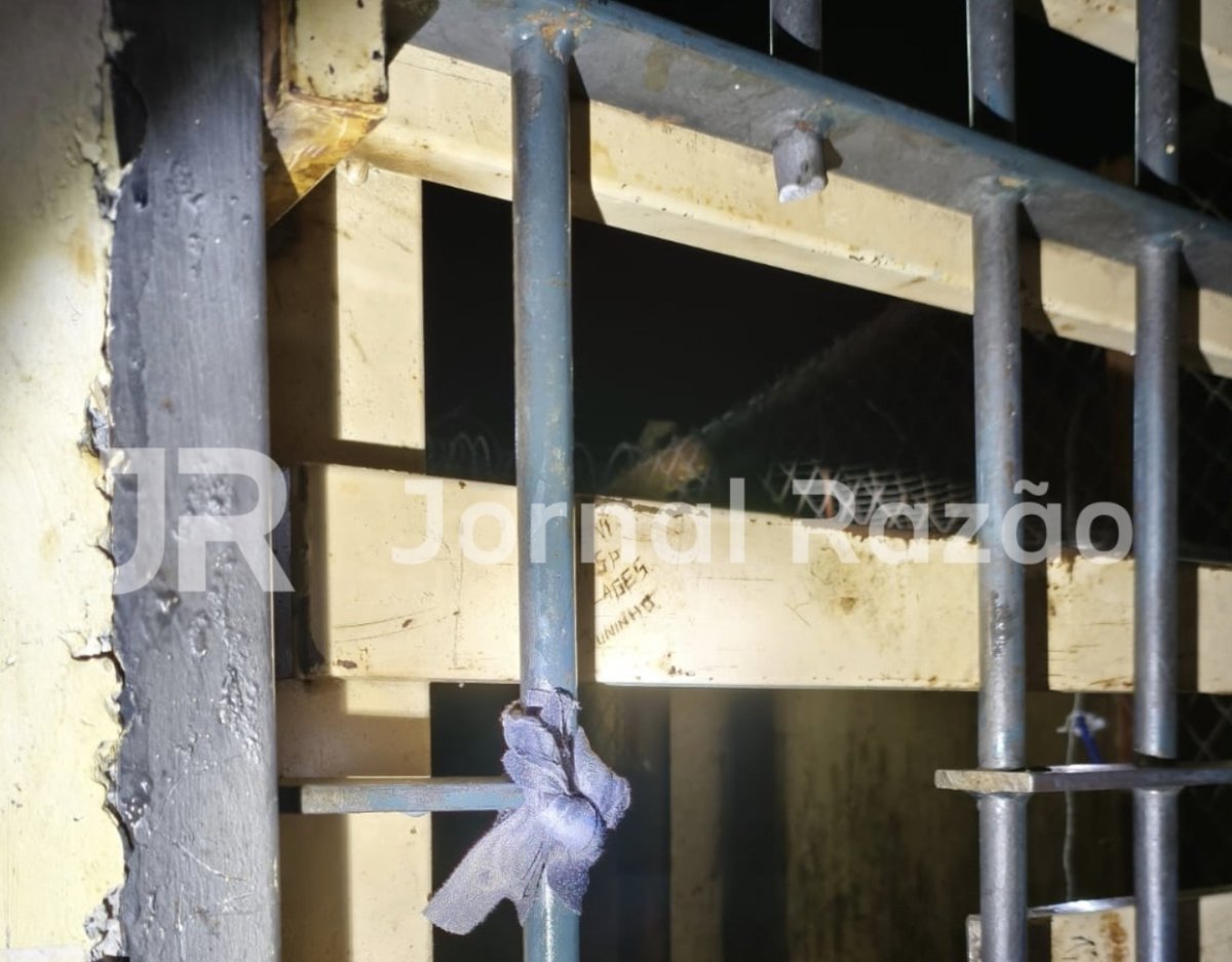 Grade arrombada na Penitenciária Industrial de São Cristóvão do Sul