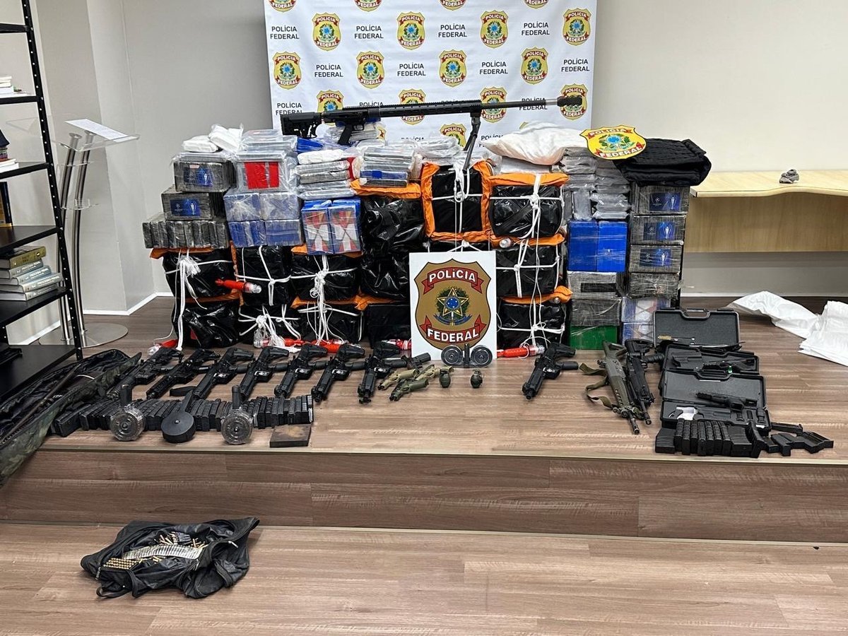 Arsenal de guerra apreendido pela Polícia Federal na Operação Tirocinium