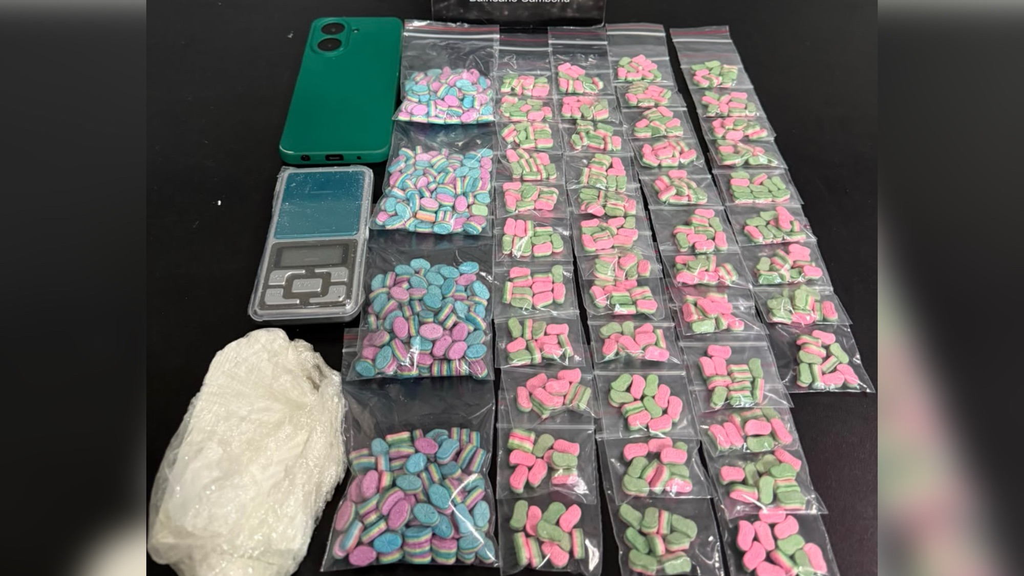 Homem foi preso com mais de 800 comprimidos de ecstasy e cocaína em Camboriú